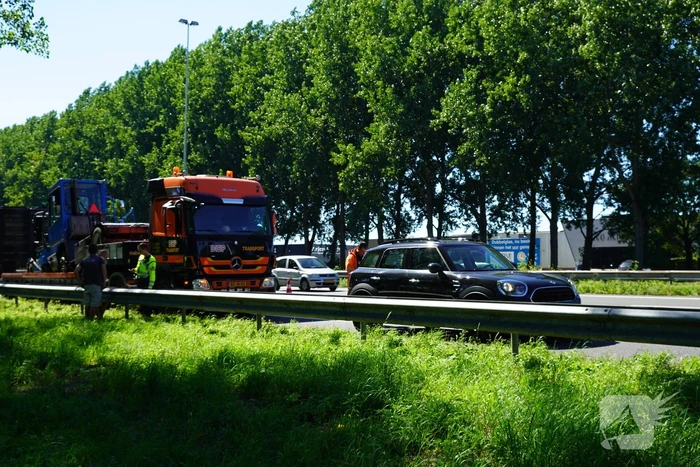 Auto loopt veel schade op bij ongeval