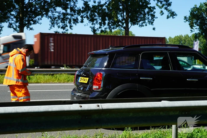 Auto loopt veel schade op bij ongeval