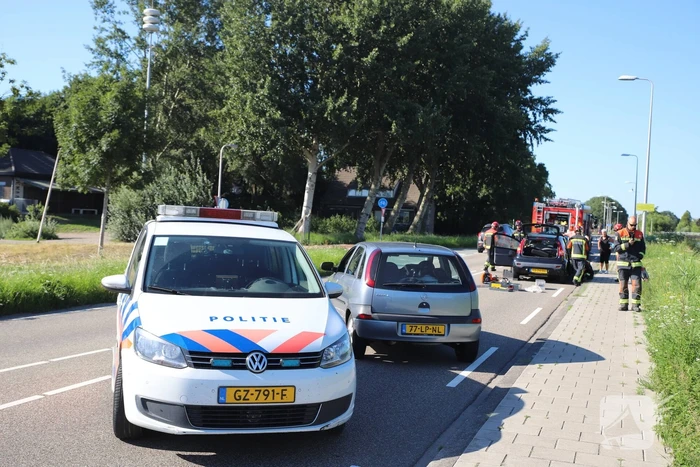 Bestuurder raakt bekneld na verkeersongeval