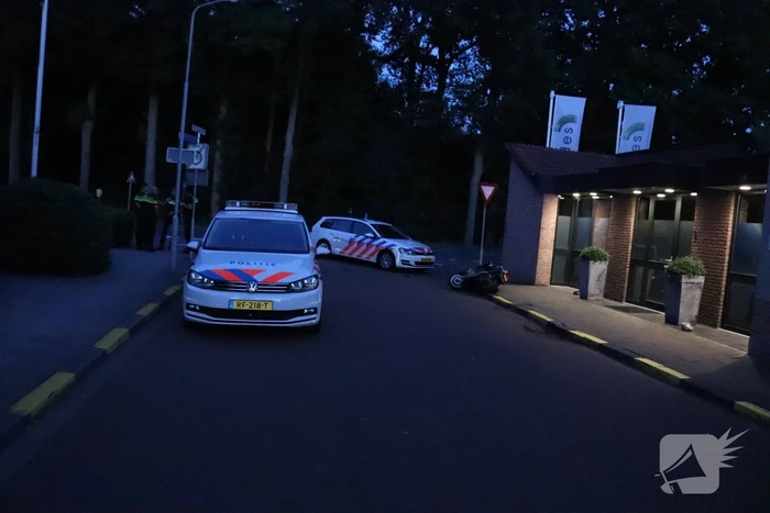 Brommerrijder gaat onderuit en raakt gewond