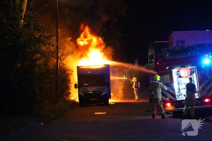 Twee bestelbussen in brand