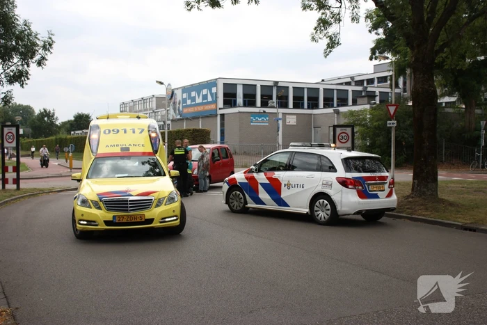 Man gewond na aanrijding met auto