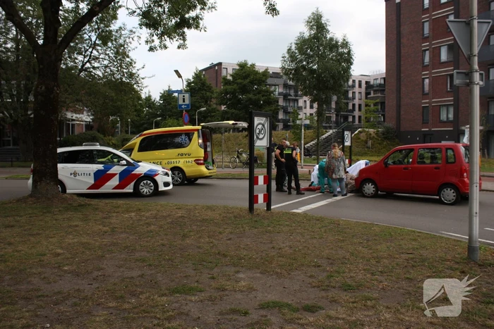 Man gewond na aanrijding met auto