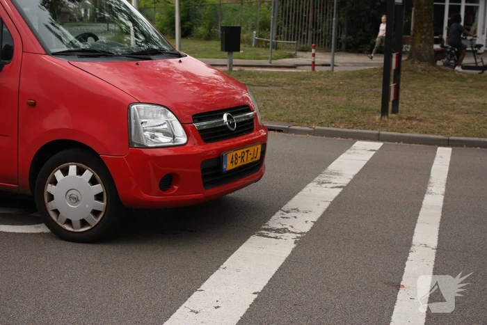 Man gewond na aanrijding met auto