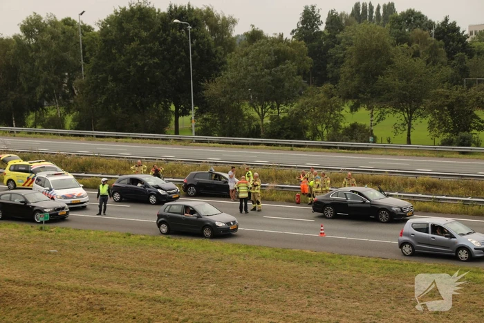 Auto crasht in vangrail
