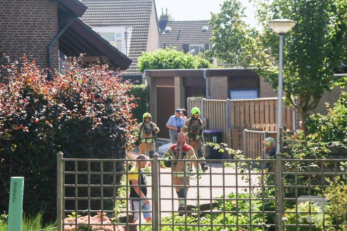 Bewoner blust brand in schuur
