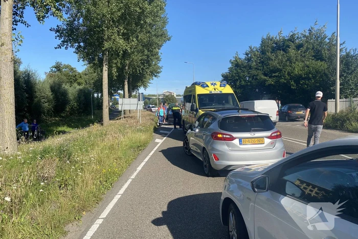 Kerende auto veroorzaakt kettingbotsing