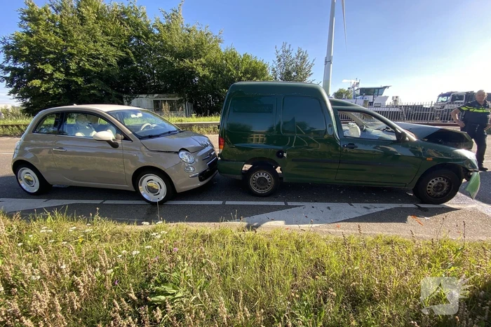 Kerende auto veroorzaakt kettingbotsing