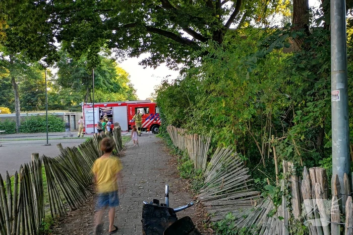 Huisraad en afval in brand gestoken