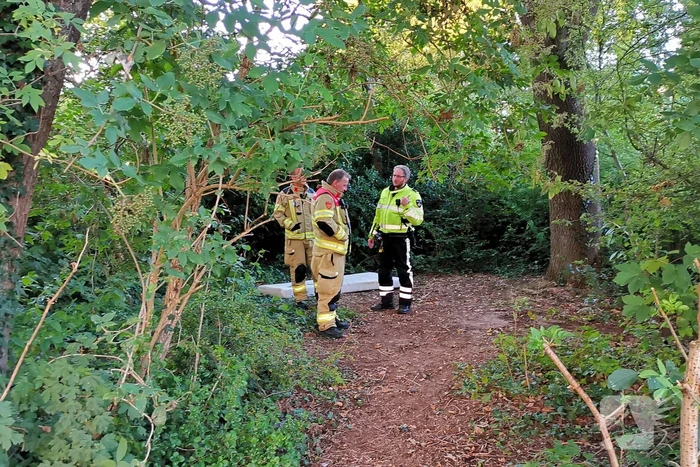 Huisraad en afval in brand gestoken
