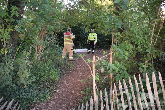 Huisraad en afval in brand gestoken