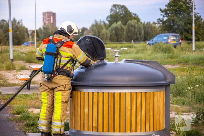 Brand in container met restafval bij Shell-tankstation