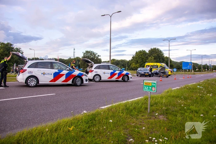 Twee auto's botsen na keeractie