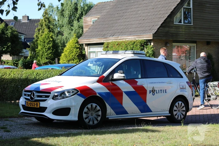 Man rijdt met grasmaaier de sloot in