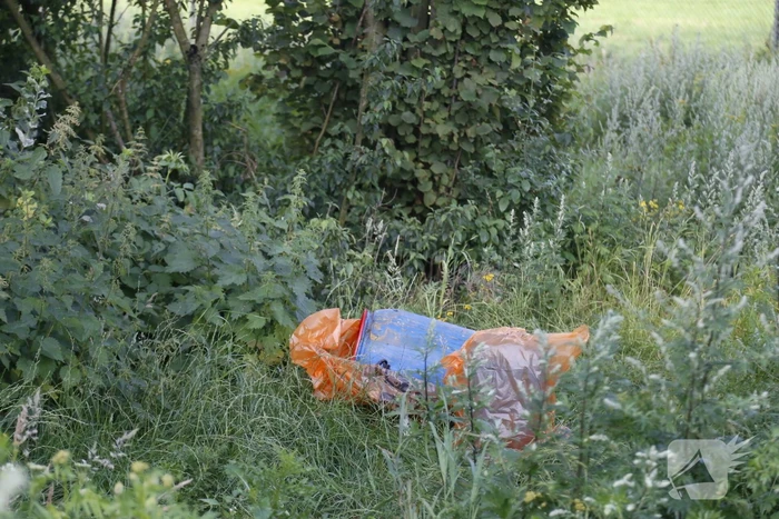 Verdachte vaten gevonden bij spottersplek