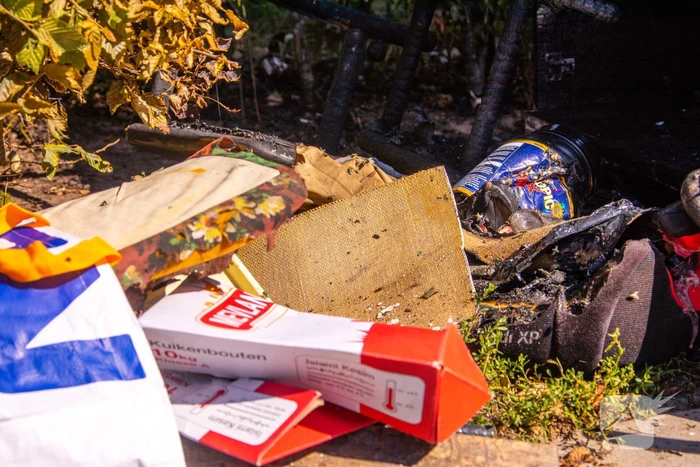 Gedumpte huisraad in brand gestoken