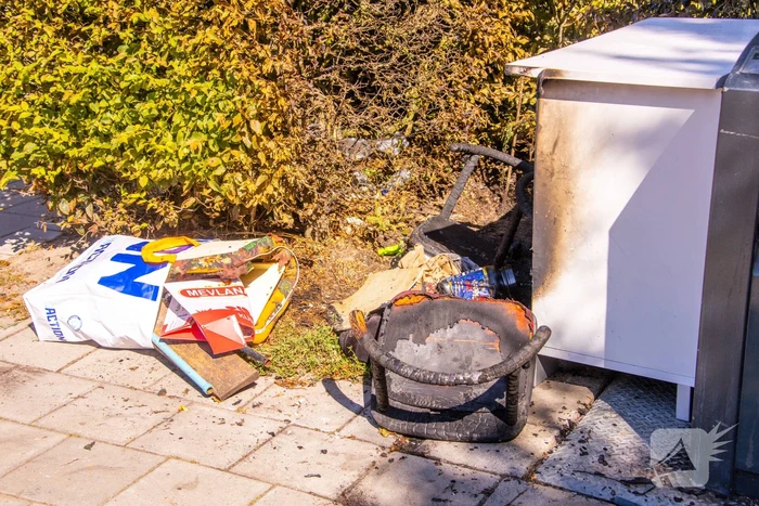 Gedumpte huisraad in brand gestoken