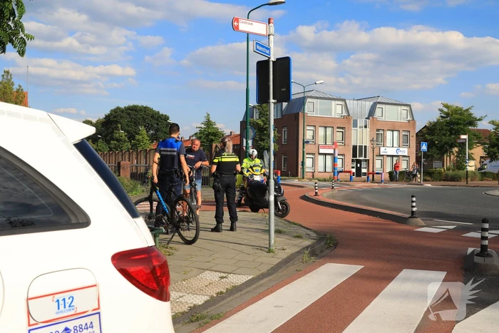 Scooterrijder slaat op de vlucht na verkeersongeval