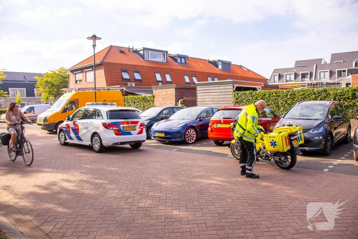 Scooterrijder slaat op de vlucht na verkeersongeval