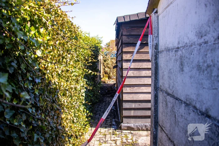 Twee schuren en een hondenkennel in brand
