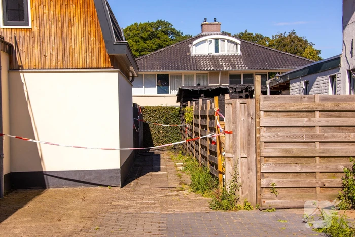 Twee schuren en een hondenkennel in brand