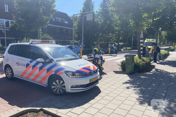 Gewonde bij aanrijding tussen fiets en scooter