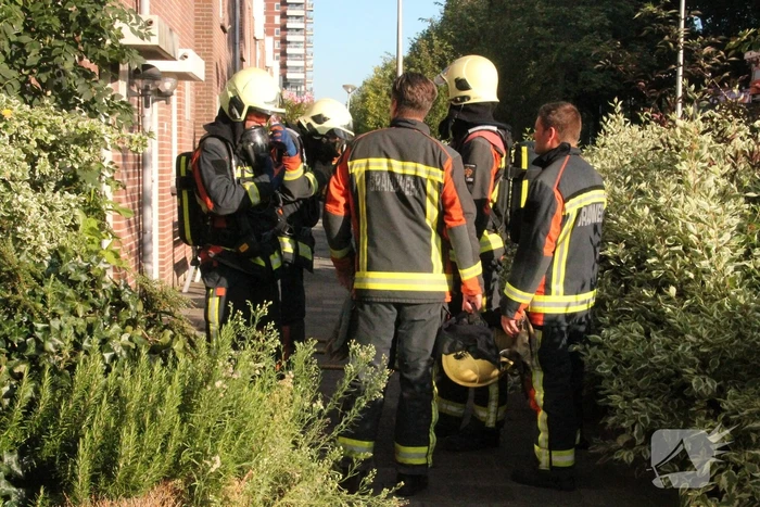 Vrouw gewond bij woningbrand