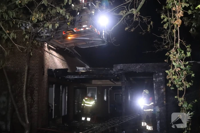 Enorme schade na brand bij woning