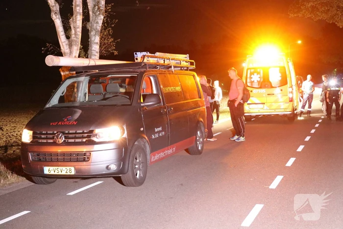 Jongen (14) geschept door bestelbus bij dropping