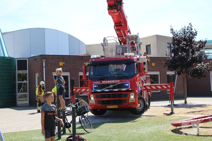 Brand op dak basisschool 't Ven bij werkzaamheden