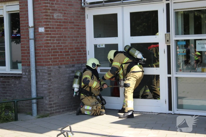 Brand op dak basisschool 't Ven bij werkzaamheden