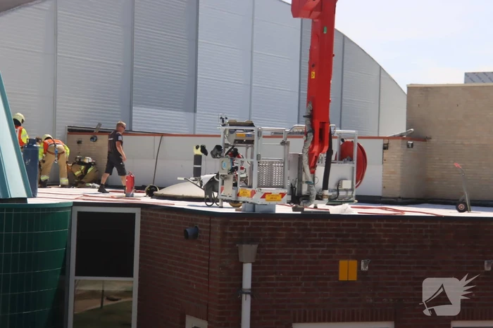 Brand op dak basisschool 't Ven bij werkzaamheden