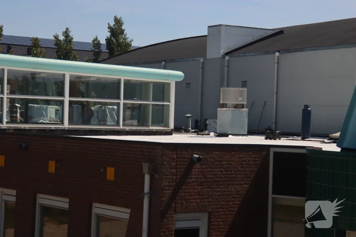 Brand op dak basisschool 't Ven bij werkzaamheden
