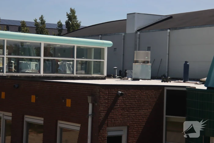 Brand op dak basisschool 't Ven bij werkzaamheden