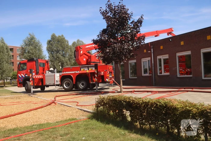 Brand op dak basisschool 't Ven bij werkzaamheden