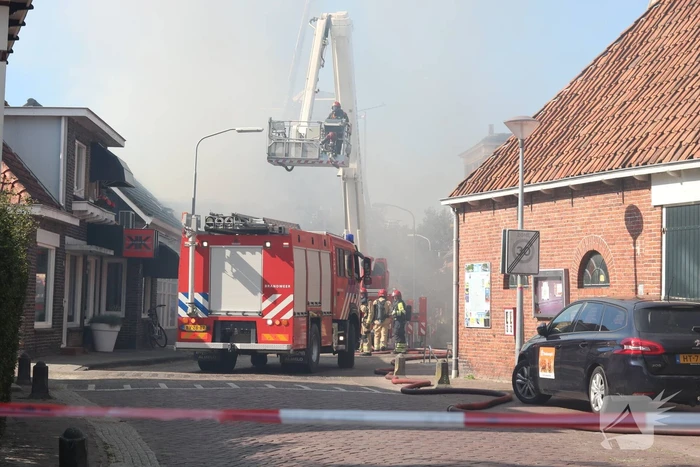 Grote brand in keuken van woning