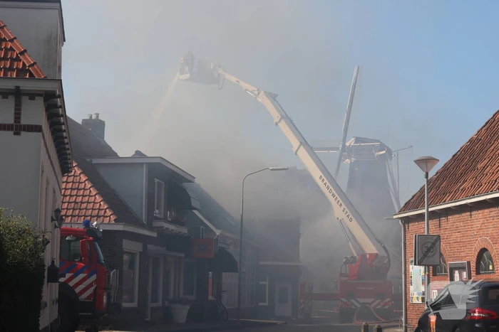 Grote brand in keuken van woning