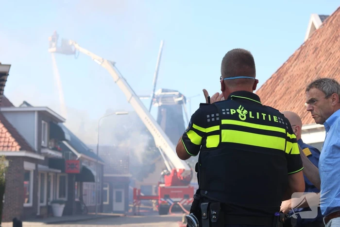 Grote brand in keuken van woning