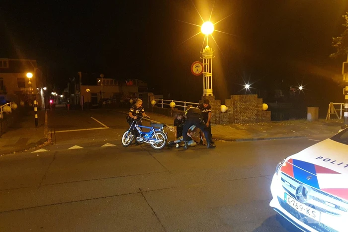 Scooterrijder onderuit na uitwijkmanoeuvre