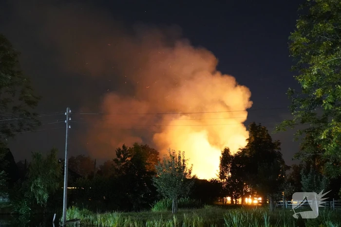 Grote schuurbrand vol met hooi