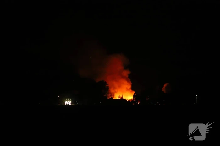 Grote schuurbrand vol met hooi