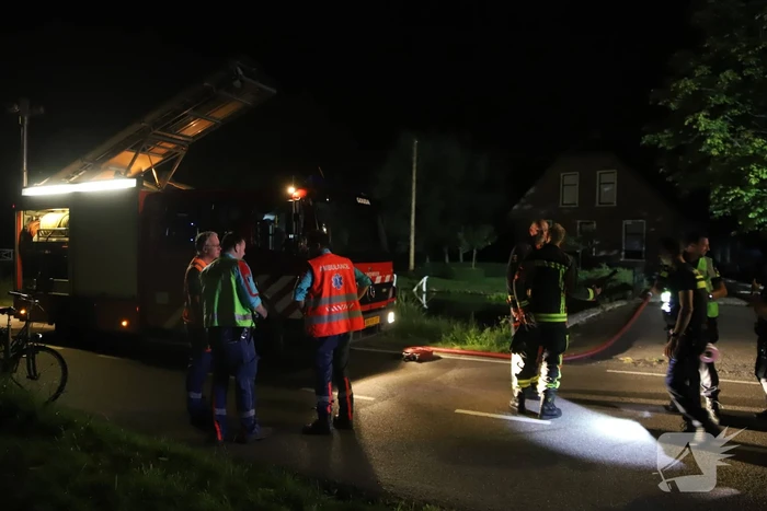 Grote schuurbrand vol met hooi