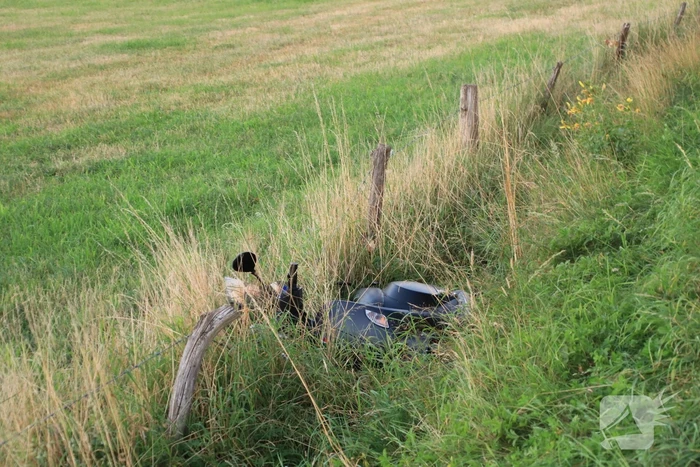 Scooter belandt in greppel