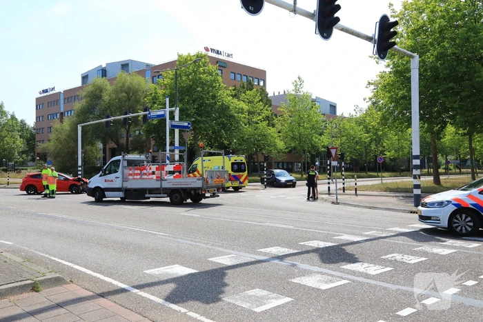 Enorme ravage na aanrijding op kruising