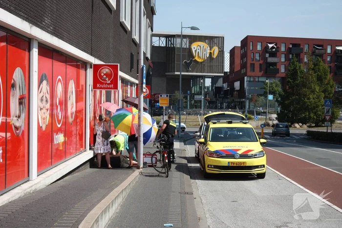 Man bevangen door de hitte