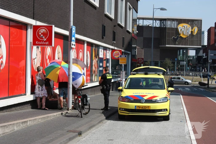 Man bevangen door de hitte