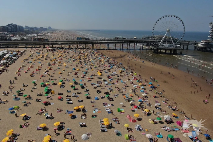 Drukte op het strand van Scheveningen