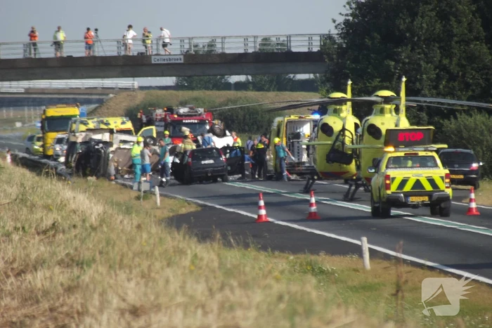 Grote ravage op snelweg na verkeersongeval