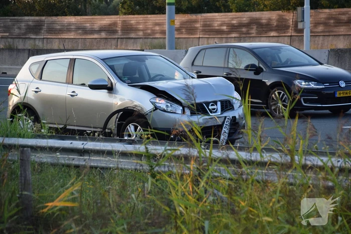 Meerdere auto's met elkaar in botsing op snelweg