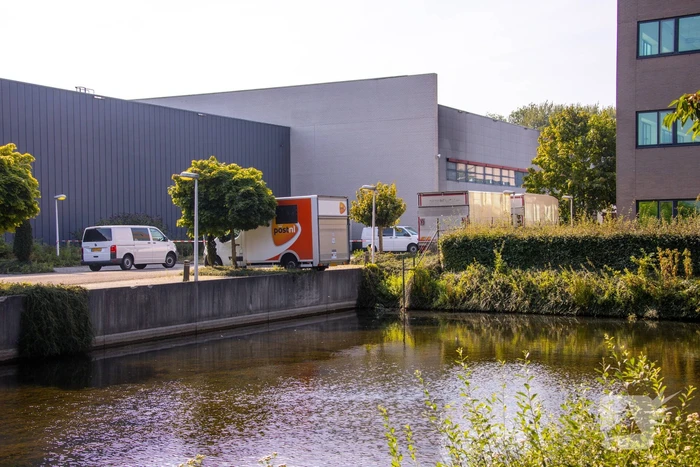 Enorme schade bij brand in vrachtwagens bij PostNL